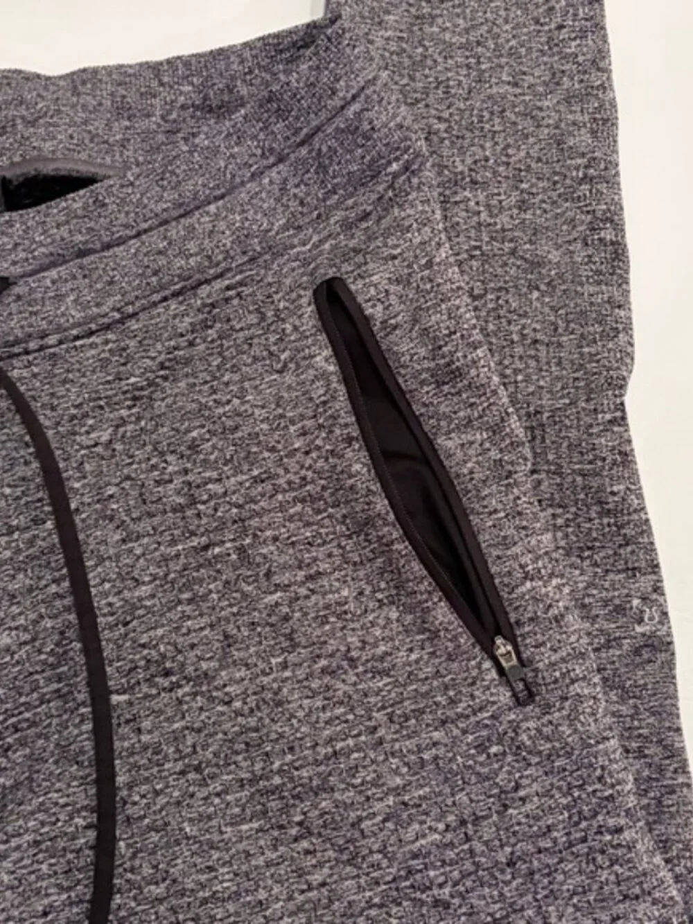 Lululemon Men’s Pants Engineered Warmth Joggers Black / White size Medium - Picture 10 of 16